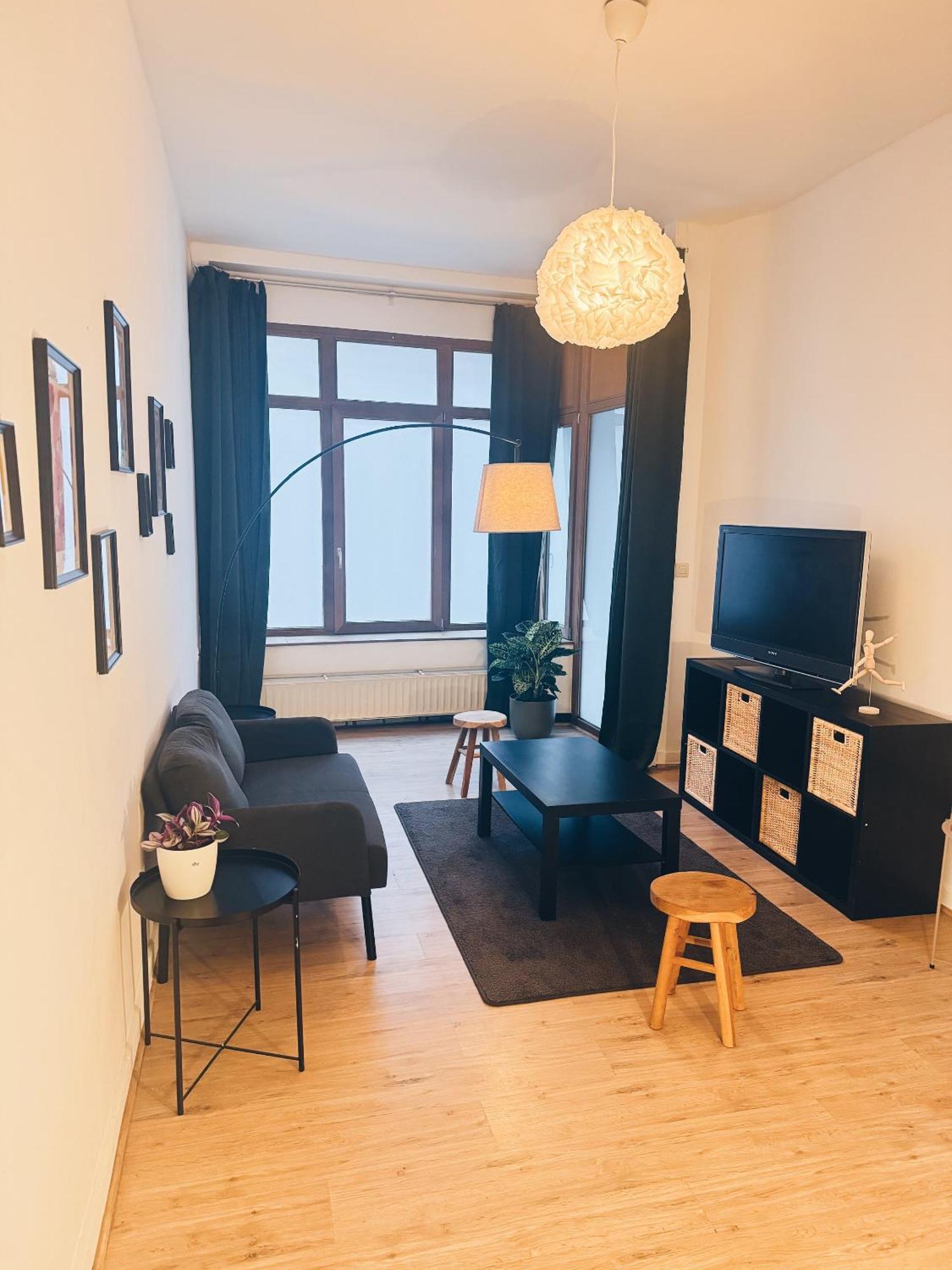 Les Deux Cours Apartment *